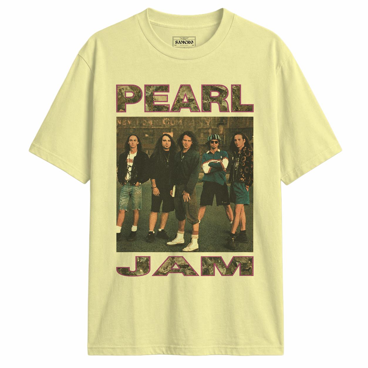 Pearl Jam - Foto Banda Letras Quebradas en color Amarillo — vista frontal