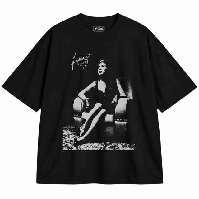 Amy Winehouse - Sentada en Sillon — Unisex oversize, Negro