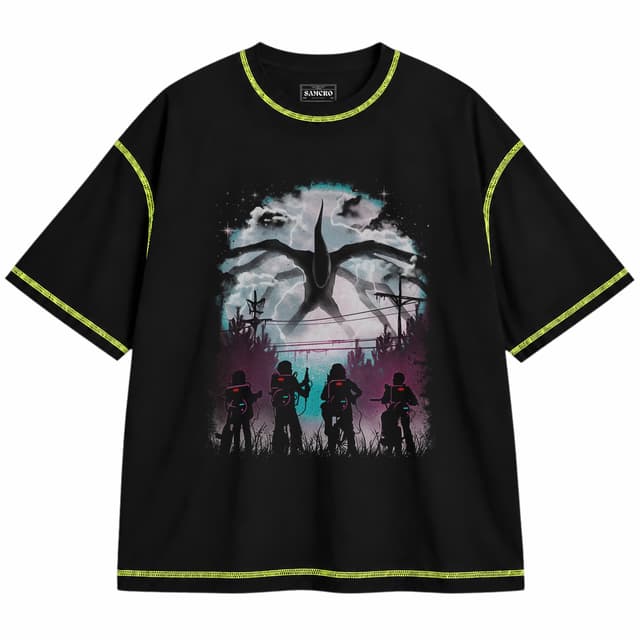 Stranger Things 15 — Unisex oversize, Negro con costura verde